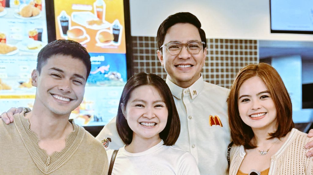 hourlyrichards's tweet photo. Time flies, but this friendship stayed (2)

[#aldenrichards; @aldenrichards02] https://t.co/LNbcCQvRCv