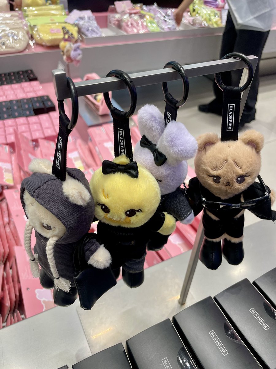 HGoffstore's tweet photo. BLACKPINK [DEAD LINE] md 

代行中、募集中です 🌹

https://t.co/CQLr9VCcWA https://t.co/bBQifq3vbg