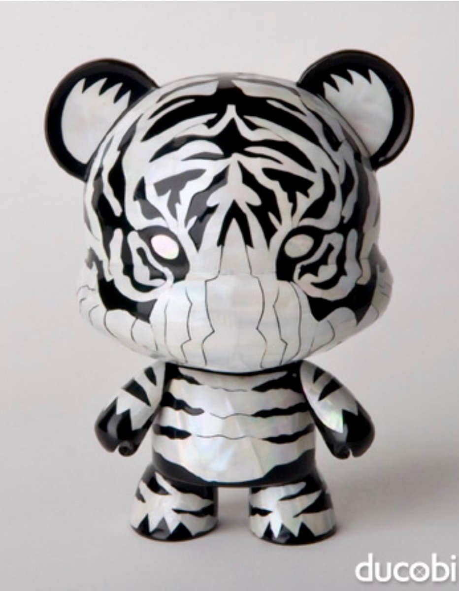 The White Tiger mother-of-pearl work had an exceptionally low success rate—our most challenging process.
That’s why it existed as only 10 limited pieces.
And now—
we are actively preparing an entirely new mother-of-pearl series that goes beyond those limits. #ducobi #RB