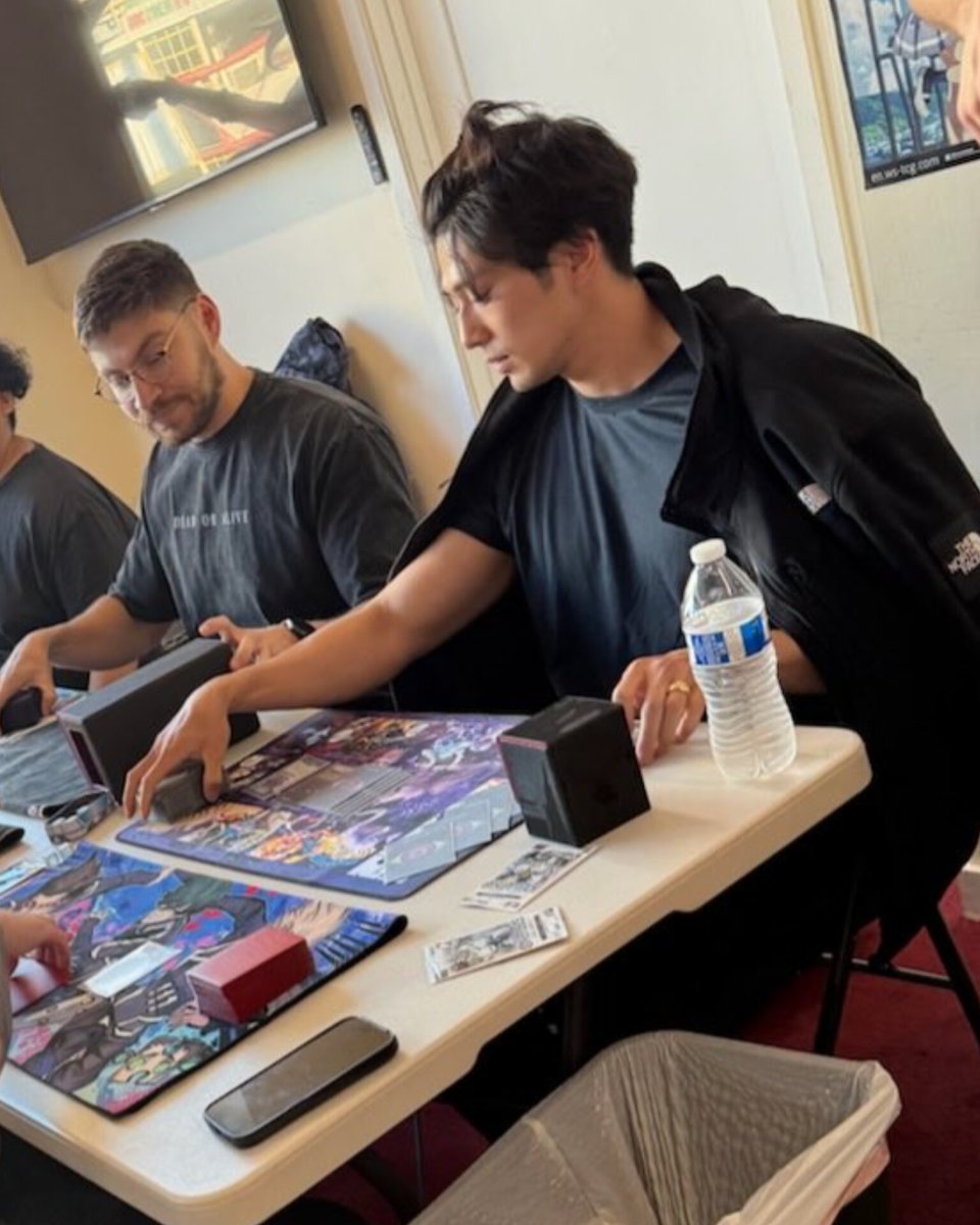 I find this pic of Mackenyu hot 🥴🔥🔥