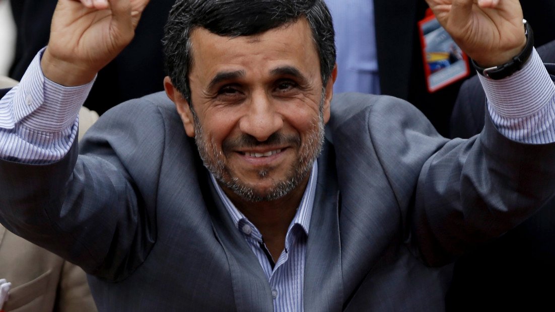 MEDIOS ISRAELÍES INFORMAN QUE MURIÓ AHMADINEJAD, QUIEN FIRMÓ EL MEMORÁNDUM POR LA AMIA

Los reportes indican que murió durante la ofensiva  en los bombardeos conjuntos de Estados Unidos e Israel, en los que también falleció Alí Khamenei. Ahmadinejad fue presidente de Irán entre