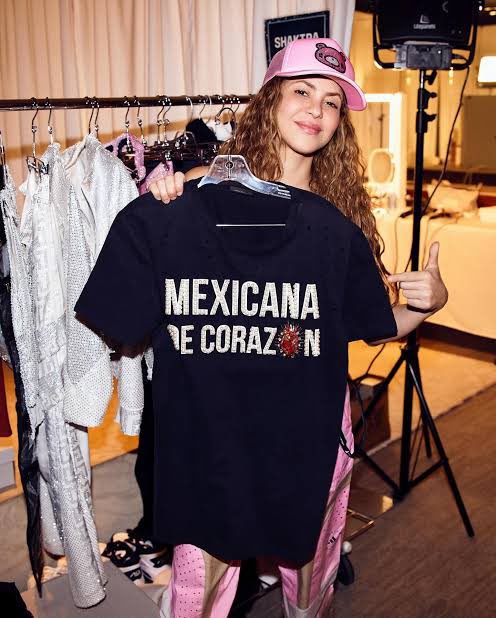 ThePopStage's tweet photo. Hoy Shakira vuelve después de 19 años al Zócalo de la Ciudad de México para dar uno de los conciertos más importantes de su carrera con su público más fiel.

¡MÉXICO SIEMPRE SERÁ TU VERDADERA CASA! 🇲🇽 https://t.co/rSMdSVPchw