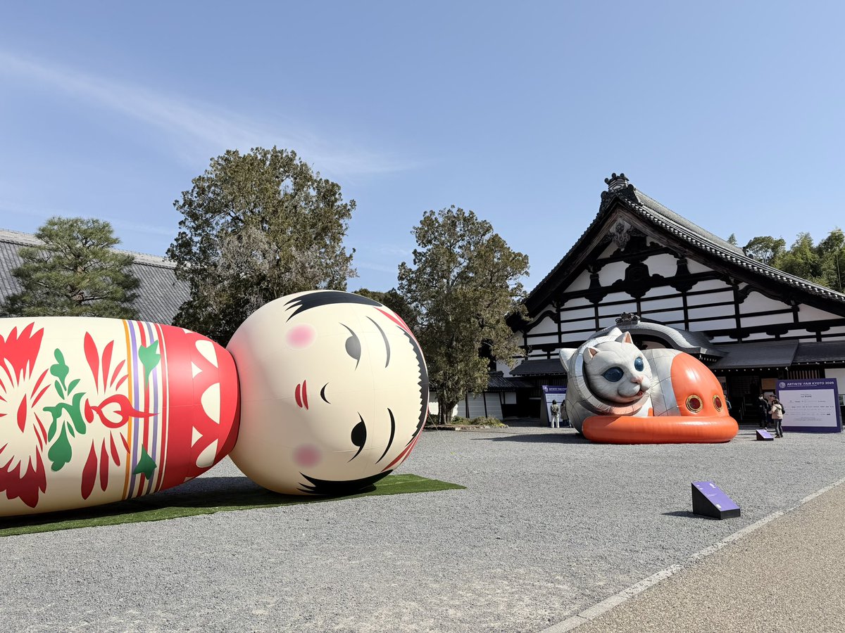 どっちが飼い主か わからにゃいにゃ🤭 ゆっくり身体を休めてね