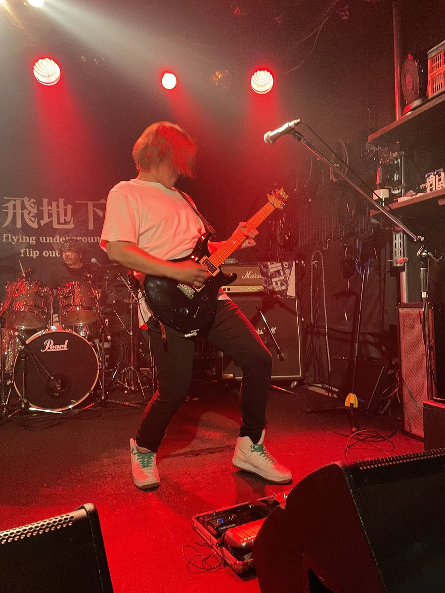 S_akumatoso_kyo's tweet image. #FlipOut #凶の2026ライブ覚書
珍しくまぼの前。
客少なく、私1人が暴れてる感じ。
楽しんでなんぼ！だが熱唱しない(自分で録ってる動画に自分の声入って欲しくない)

今年もう3回札幌来てんじゃん！