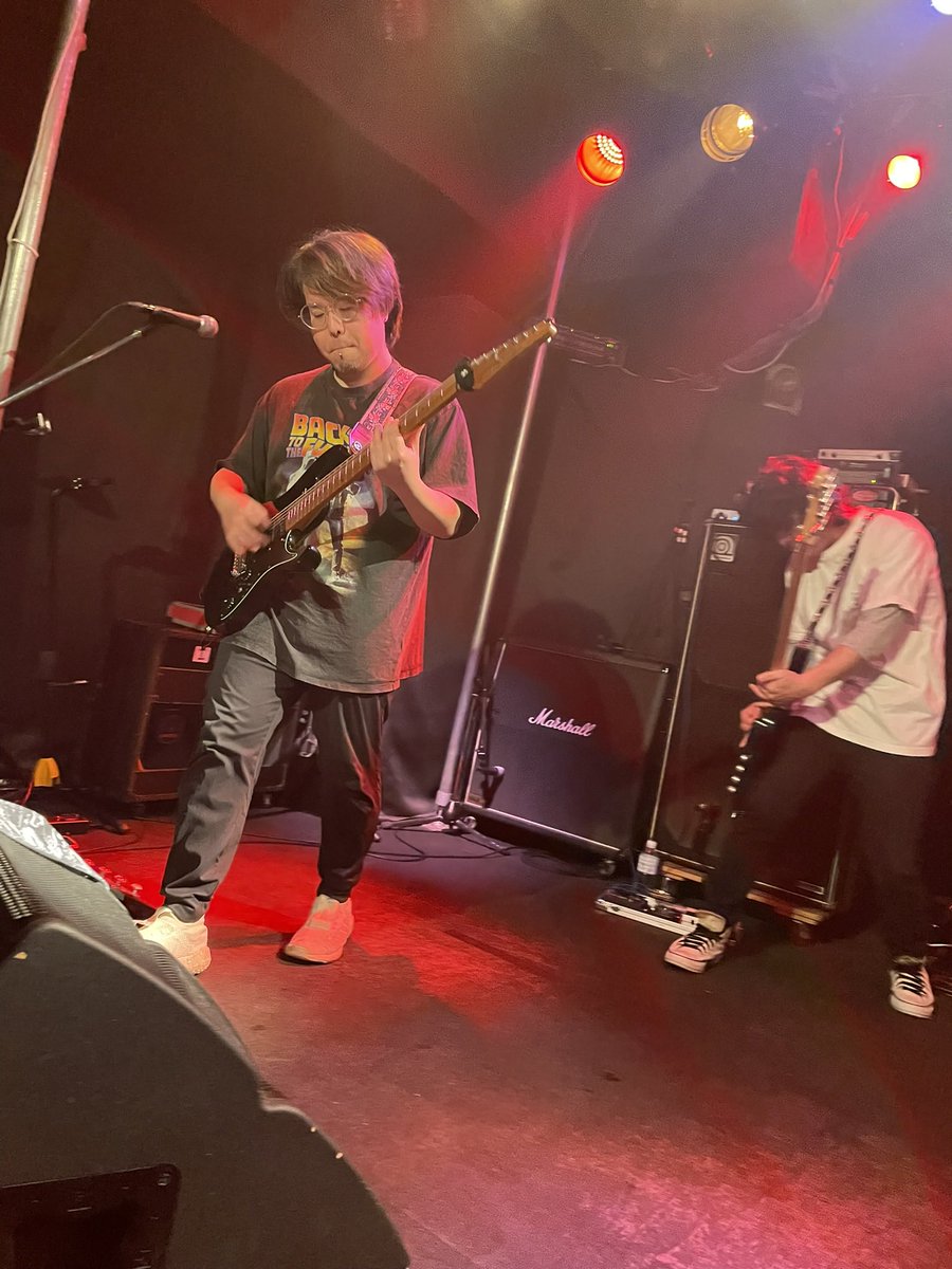 S_akumatoso_kyo's tweet image. #FlipOut #凶の2026ライブ覚書
珍しくまぼの前。
客少なく、私1人が暴れてる感じ。
楽しんでなんぼ！だが熱唱しない(自分で録ってる動画に自分の声入って欲しくない)

今年もう3回札幌来てんじゃん！