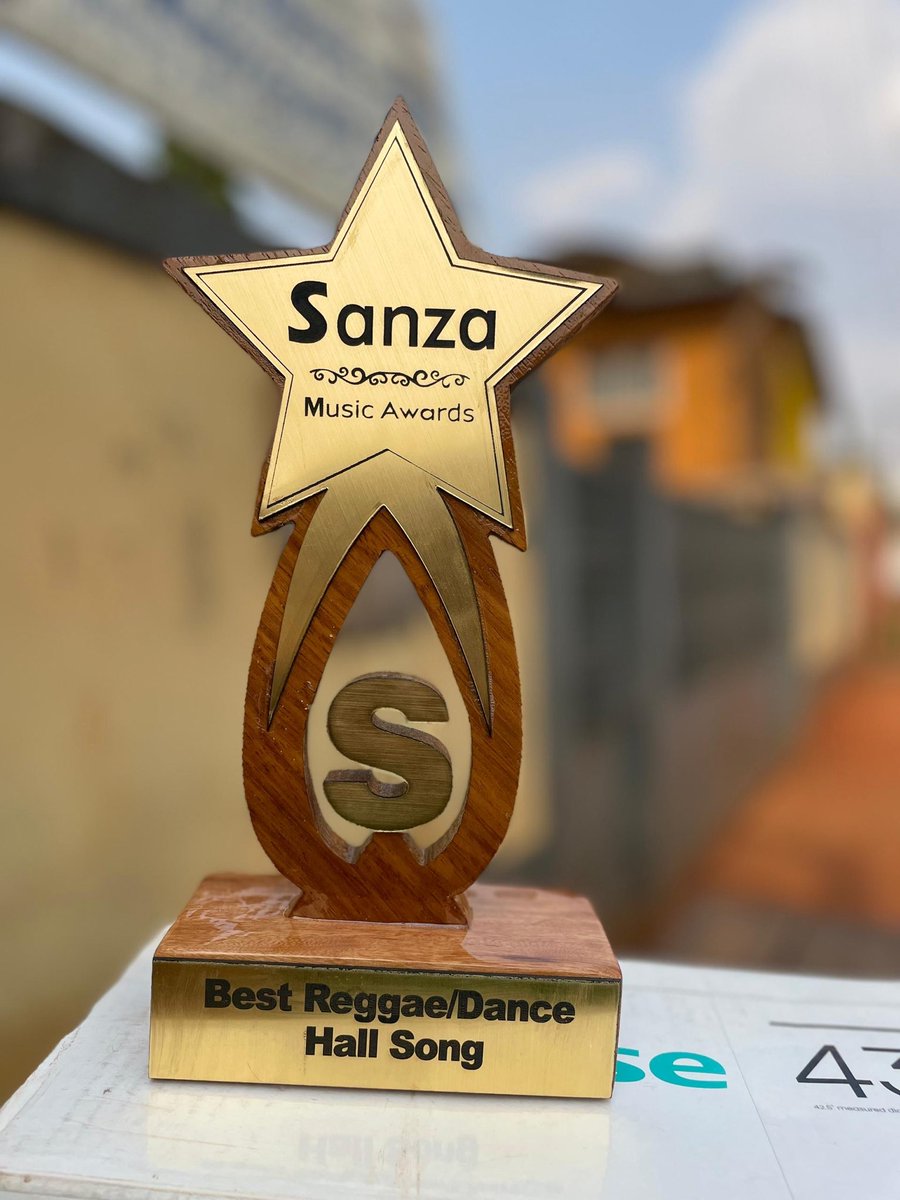 BlackCoCo_237's tweet image. Hail The King wins best Raggae/Dance Hall song #Sanzamusicawards 2026. 🖤🙏🏿☺️ 
#blacks #hailtheking  #sm4lyf #shattamovement