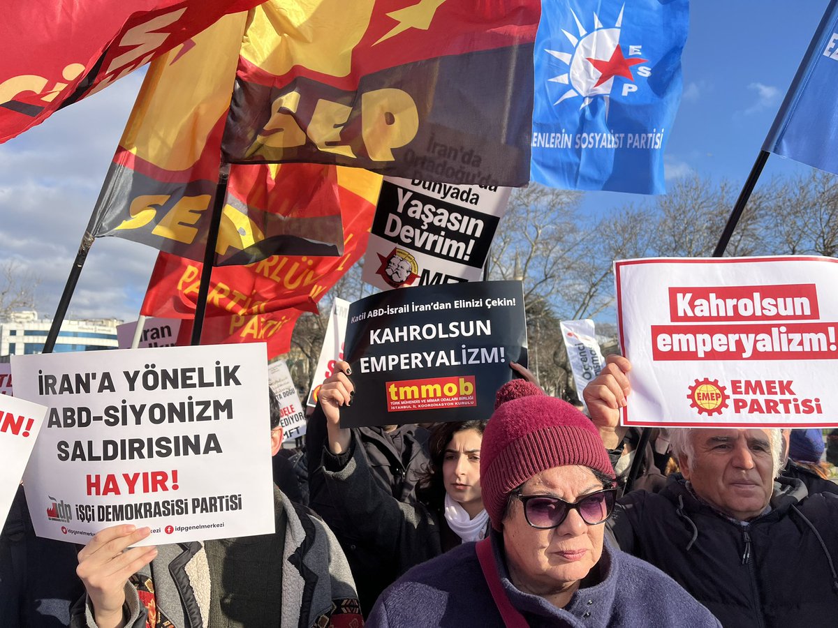 Katil ABD-İsrail İran’dan Elinizi Çekin!

Emperyalist saldırganlığa karşı, bileşeni olduğumuz İstanbul Emek, Barış, Demokrasi Güçleri ile Kadıköy İskele Meydanı’nda basın açıklamamızı gerçekleştirdik.