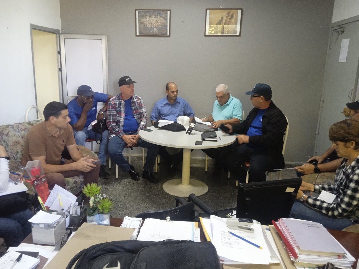 Con la presencia del Ministro de Educación Superior, las máximas autoridades del PCC y Gobierno del Municipio San Miguel del Padrón, la Habana, iniciamos la Jornada intensiva de Higienización viernes, sabado y domingo,presente Cuadros del #INRH y las #OSDE #UnidosXCuba #INRHCuba