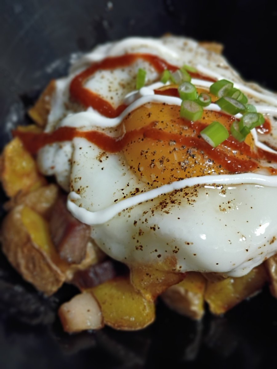 MissJawlz's tweet photo. Good morning friends
What's for breakfast?
I threw together this pork belly hash with a sunny side up egg.
I like it runny and greasy ๐
๐ ๐ฅ ๐ณ๐ถ๏ธ
#JuliasKitchen https://t.co/s5zgziDHsA