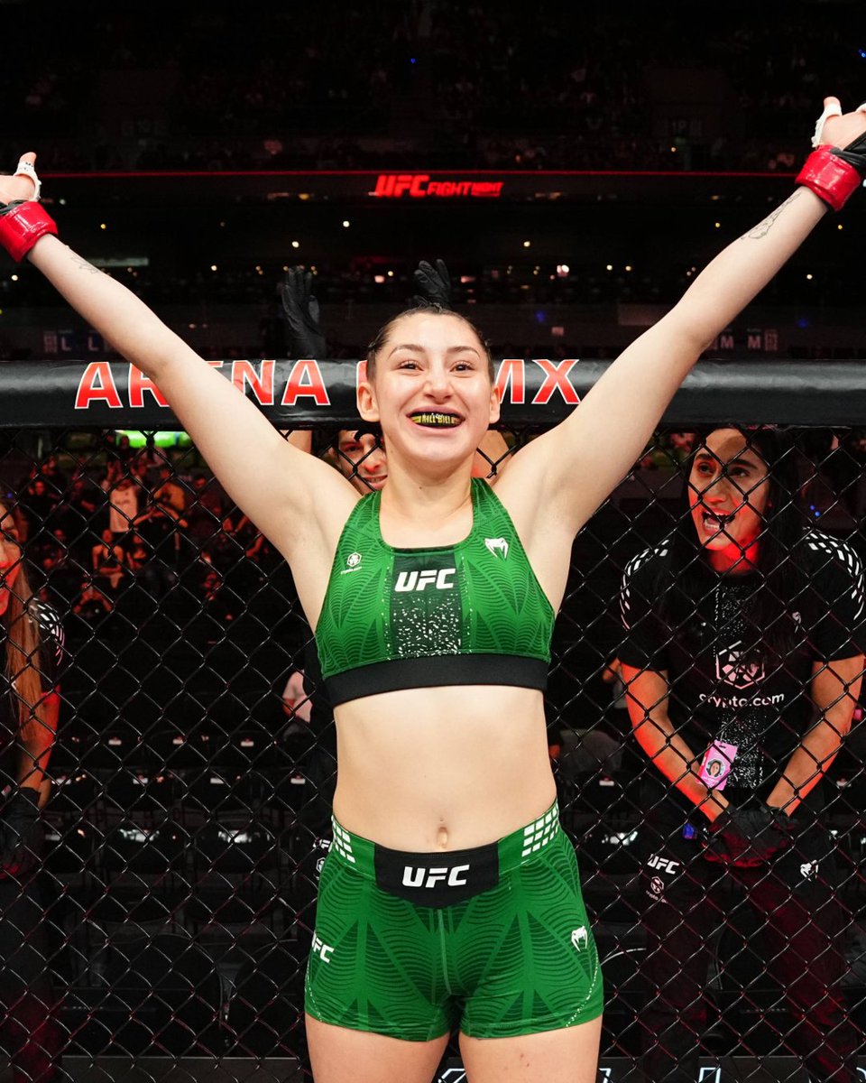 UFCEspanol's tweet photo. Regina Tarín brilló en su debut! 🇲🇽🇲🇽🇲🇽 #UFCMexico https://t.co/aNxfKXNYZN