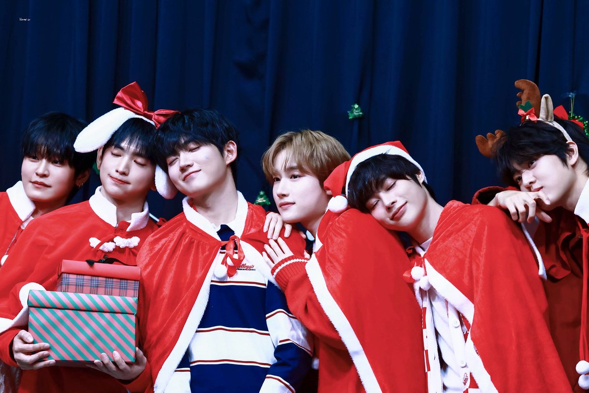 Utopia_BIN's tweet photo. 우리의 4주년💕

#TEMPEST #템페스트 #TPST_4th_Anniversary
#한빈 #형섭 #혁 #은찬 #LEW #태래 https://t.co/JILSzJS5Nm