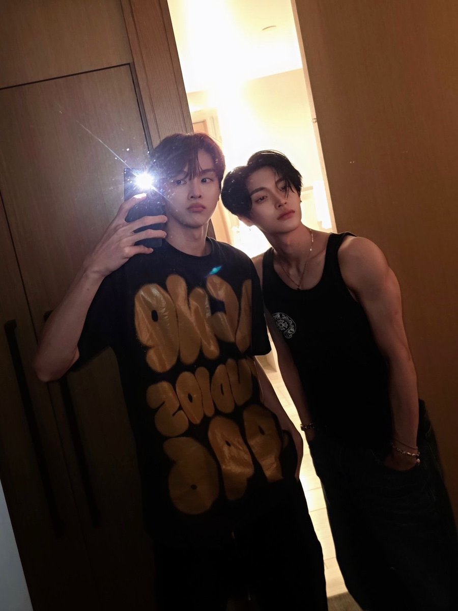 สุขสันต์วันเกิดวอนบินนะคะ 🎂 (🎸)

ขอให้เป็นอีกปีที่มีความสุขและเต็มไปด้วยเสียงหัวเราะ มีสุขภาพร่างกายที่แข็งแรง ไม่เจ็บ ไม่ป่วยน้า

เติบโตมาด้วยกันอีกปีแล้ว ขอบคุณที่ทำงานอย่างหนักเสมอ ♡

#원빈이가_여는_3월의도입부
#OurStarWONBINDay