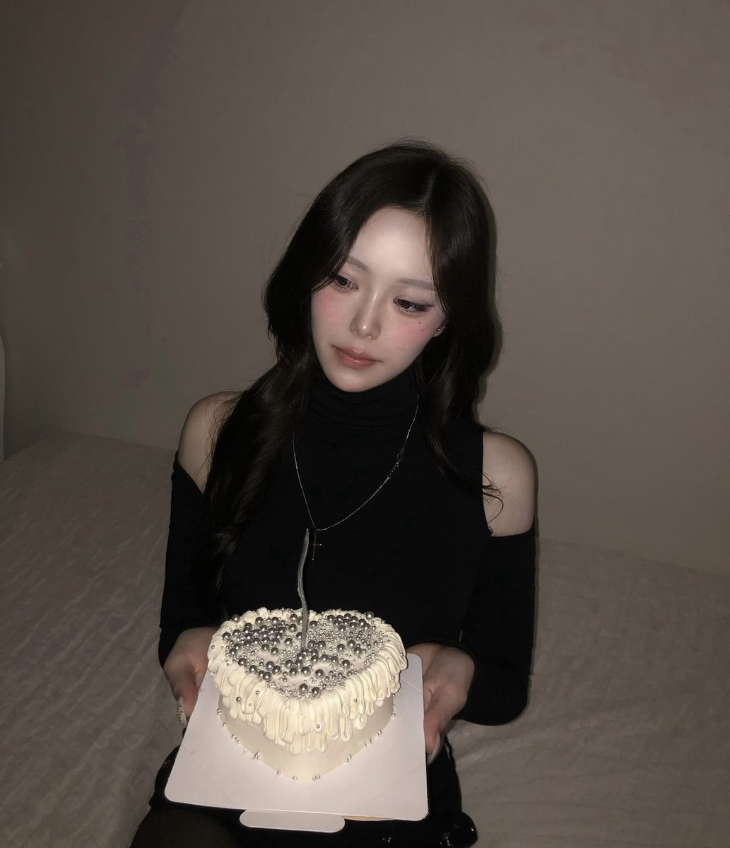 7_llq0's tweet photo. 세상에서 제일 행복한 생일 보내길 바래요...♡
 정말 사랑해요ㅠㅠ

#원빈이가_여는_3월의도입부
#OurStarWONBINDay https://t.co/I7yAiIN7xV