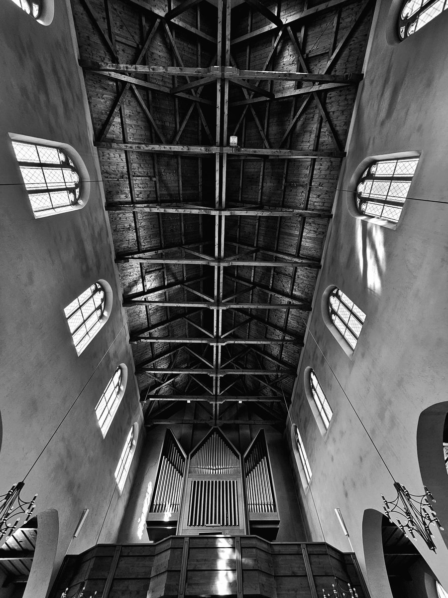 Drabbles153's tweet photo. #NFTkaltenstein #kaltenstein #streetphotography #Documentary #Church #StMartin #Eschen #Liechtenstein #monochrome https://t.co/IeFoffohkS