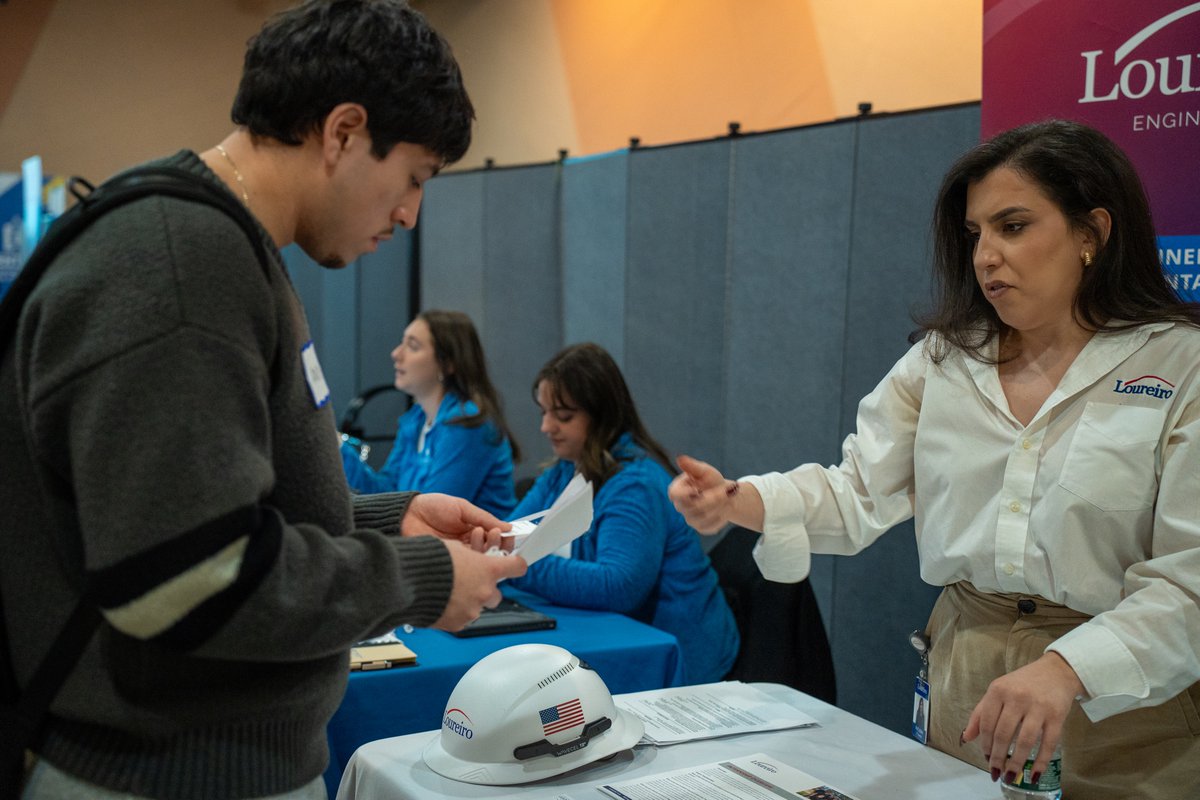 CCSU's tweet photo. Today’s conversations for tomorrow’s careers💙🔱

#WeAreCentral #engineering #careerfair https://t.co/iv5opL3C4d