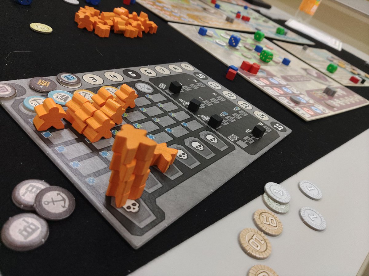 The cost久々に。アスベスト題材。アスベスト産出&amp;加工した国は、その危険性に気付き最後には取引が禁止される。そんな中、便利だからと買う国に皆売ろうとし、そこで儲けるためにインフラ整備。シュピールヴォクルスらしい。棺桶のミープルは犠牲者、いろいろ考えさせられます　#spielworxxガチャ