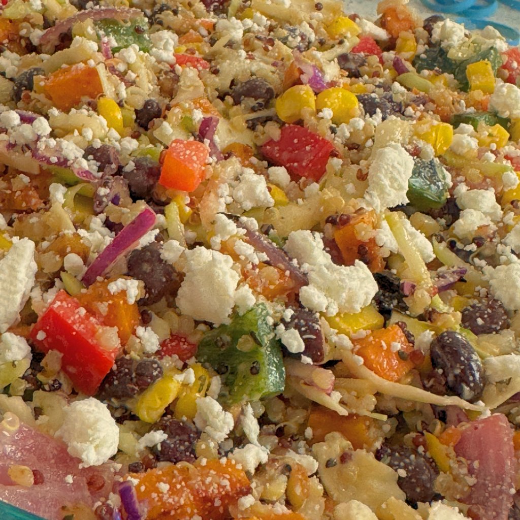 Eating seasonal isn’t just delicious, it’s smart.🌿 This salad is loaded with fiber, healthy fats, and fresh spring flavor. Your gut (and taste buds) will thank you.💚#seasonaleating #springmeals #quinoasalad #mealprep #guthealth #friendthatcooks