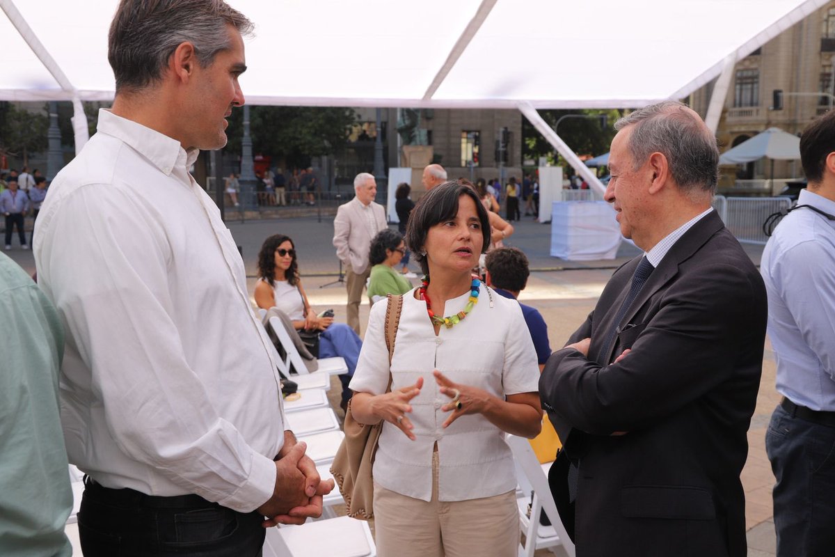 colmedchile's tweet photo. Nuestra Presidenta Nacional, Dra. Anamaría Arriagada, participa en el lanzamiento de la Campaña Nacional de Vacunación e Inmunización 2026, encabezada por las autoridades del @ministeriosalud.

Invitamos a quienes forman parte de los grupos de mayor riesgo a vacunarse 💉 y anticiparse al aumento de la circulación de virus respiratorios durante la temporada invernal. Esta es la forma más efectiva de disminuir la morbimortalidad, las hospitalizaciones y la presión sobre la red asistencial.

#TodosPorLaVacunación2026