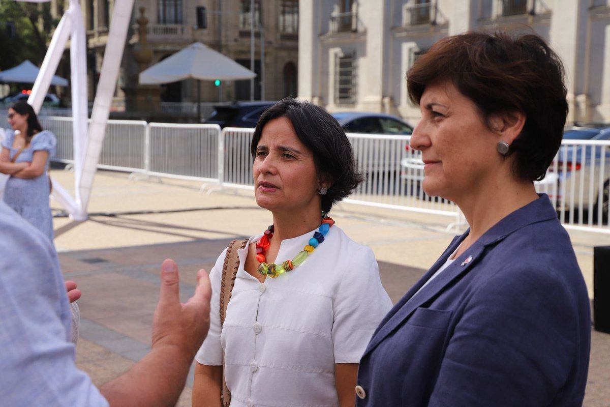colmedchile's tweet photo. Nuestra Presidenta Nacional, Dra. Anamaría Arriagada, participa en el lanzamiento de la Campaña Nacional de Vacunación e Inmunización 2026, encabezada por las autoridades del @ministeriosalud.

Invitamos a quienes forman parte de los grupos de mayor riesgo a vacunarse 💉 y anticiparse al aumento de la circulación de virus respiratorios durante la temporada invernal. Esta es la forma más efectiva de disminuir la morbimortalidad, las hospitalizaciones y la presión sobre la red asistencial.

#TodosPorLaVacunación2026