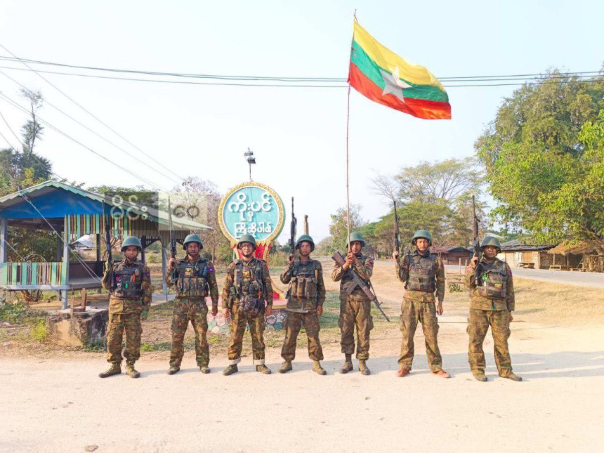 MoeSatKhinn's tweet photo. 🚨 BREAKING: TATMADAW CAPTURES PDF TERRORIST BASE 🚨
Tatmadaw columns have successfully cleared a #PDF terrorist camp located in Koe Pin Village, situated between Thabeikkyin &amp; Tagaung Twsps.
#Myanmar #BreakingNews #Thabeikkyin #Tagaung #SecurityUpdate #WhatsHappeningInMyanmar https://t.co/9ZJv5jpYNr