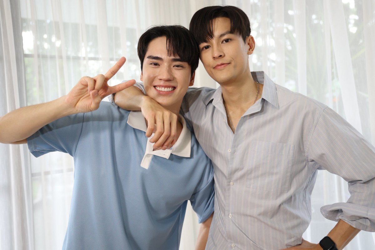 รูปแรก: พี่นับสาม... พี่จะนับถึงสามเท่านั้นนะ
รูปสอง: ผมนับสองก็พอแล้วครับพี่ อิอิ 🤣🎉