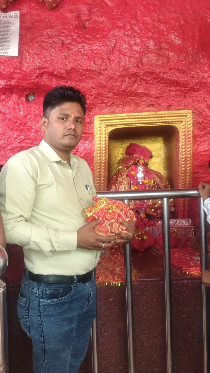 Ravi49442Kumar's tweet photo. आज मेरे जन्मदिन के अवसर पर रायपुर से 393 किलोमीटर दूर कुदरगढ़(विकासखंड-ओड़गी जिला-सूरजपुर )स्थित ऊपर पहाड़ में विराजित 916 सीढ़ी चलकर माँ कुदरगढ़ी बागेश्वरी माताजी के दर्शन कर उनका आशीर्वाद प्राप्त किया। https://t.co/tUv6DjqxdL