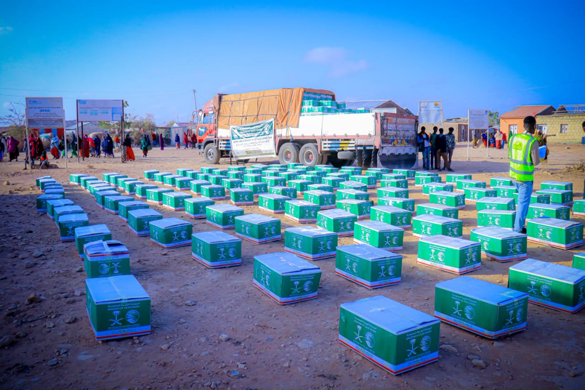 Nadfor2018's tweet photo. National Disaster Preparedness and Food Reserve Authority provided emergency food aid to vulnerable communities in the ainabo district.A total of 900 households received essential assistance as part of ongoing efforts to strengthen humanitarian support and protect livelihoods. https://t.co/HyRgk2AbiG