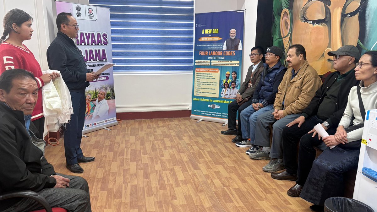 EpfoSikkim's tweet photo. SSO Gangtok yet again distributed 5 PPOs to members on the day of superannuation under Prayaas Yojana for month of February, 2026. https://t.co/z7p4mE1kUZ