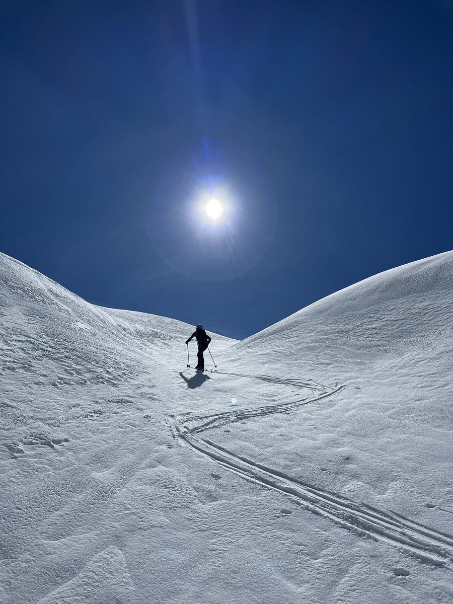 loramen's tweet photo. Zer da zoriontsu izatea zuretzat?🏔️❄️⛷️
Que necesitas para ser feliz?🏔️❄️⛷️ https://t.co/Vb3DFY6Kfr