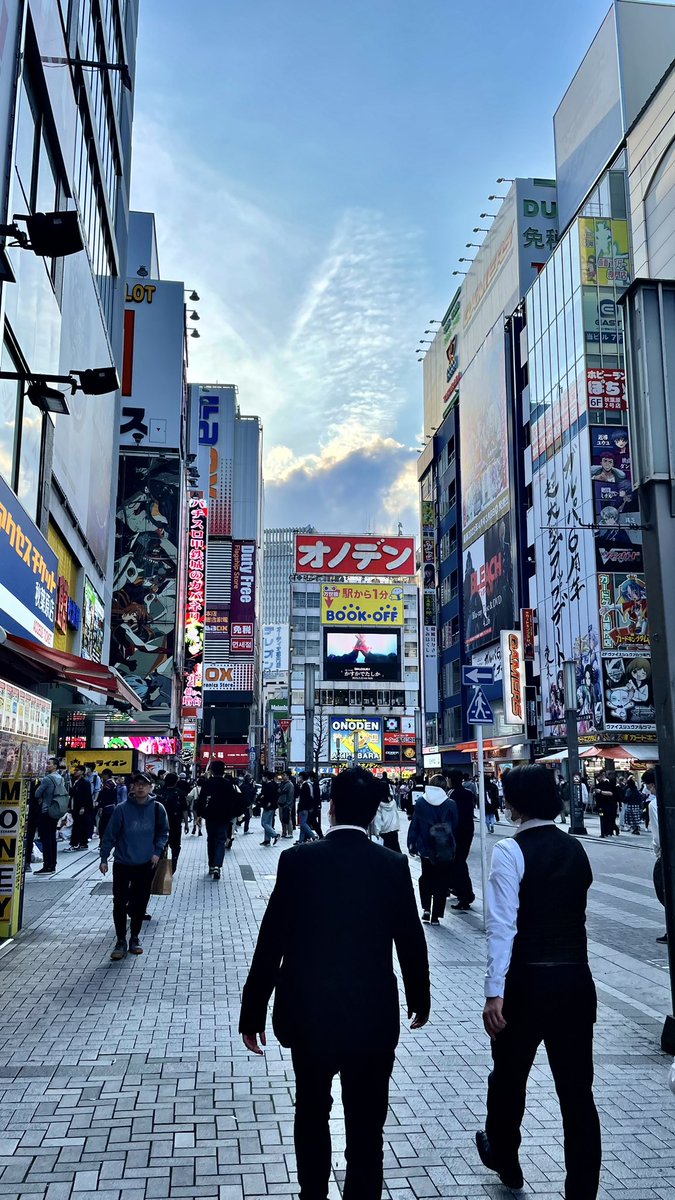 t h é o 🇭🇰 tweet media