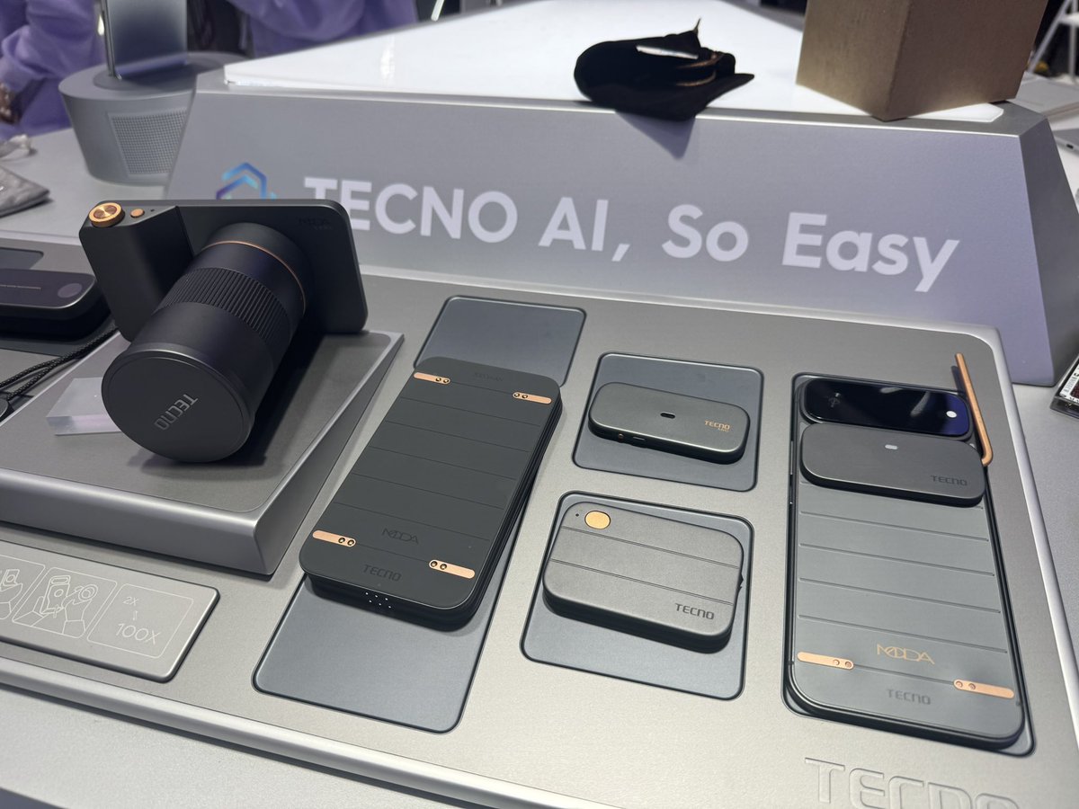 smartphonesfans's tweet image. Tecno Ultra thin modular concept Smartphone Hands On in mwc2026. #tecno #conceptphone #mwc2026