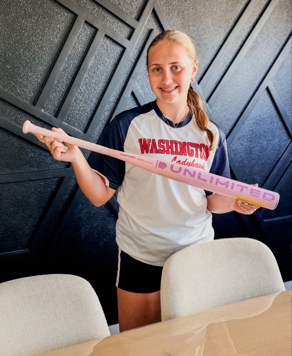 katelynmoe2030's tweet photo. @eastonfastpitch handed me a 33/-10 2026 Ghost Unlimited at @nutterclassic and said “go test it.”

So I did. 👻🔥

Desert energy unlocked. Let’s work.

#MOEmentum #MaryNutterClassic #GhostUnlimited #EastonFastpitch #RecruitReady #ClassOf2030 https://t.co/CkBo7TdxLk