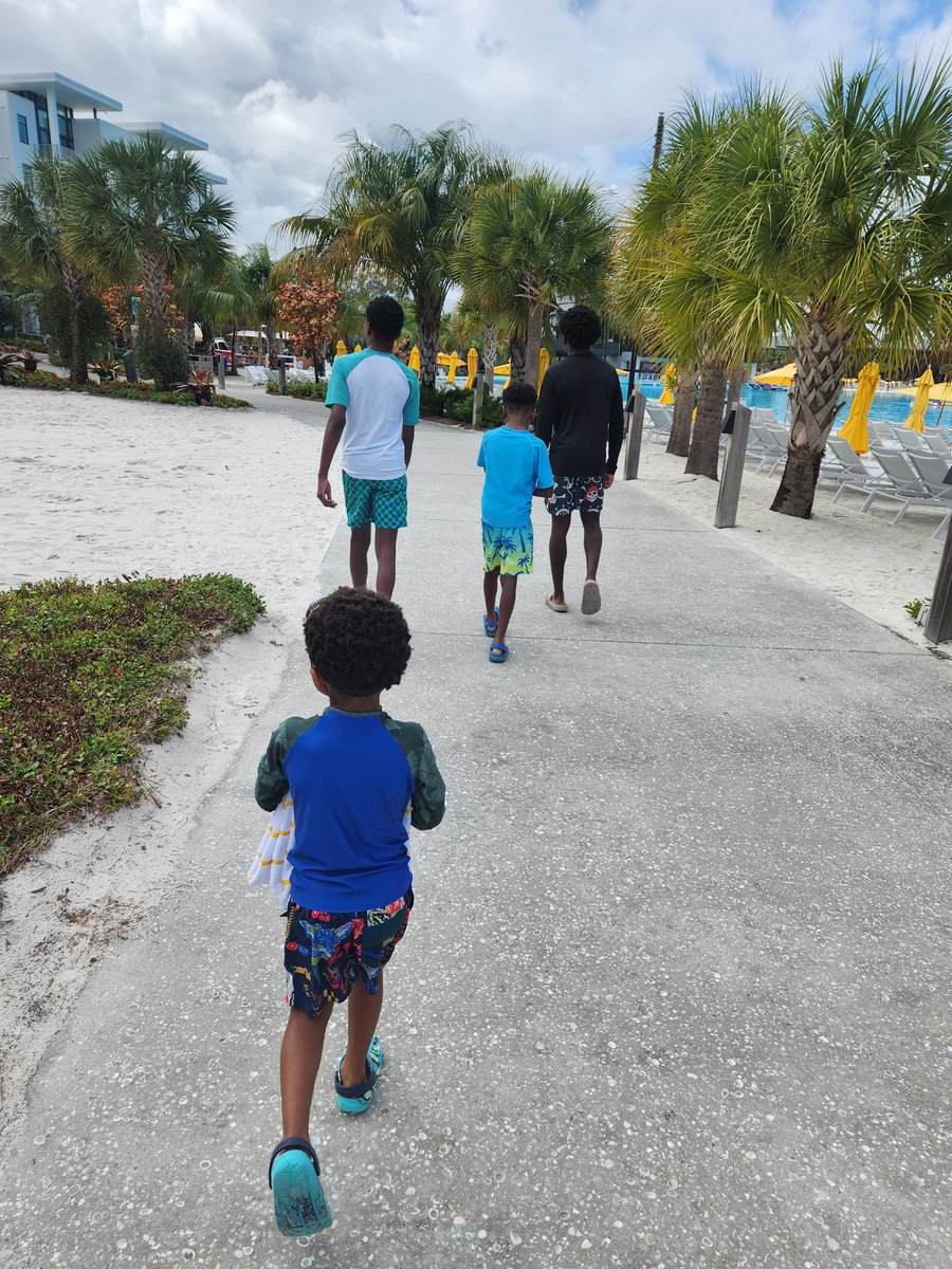 TheDLewis4Real's tweet image. #squad