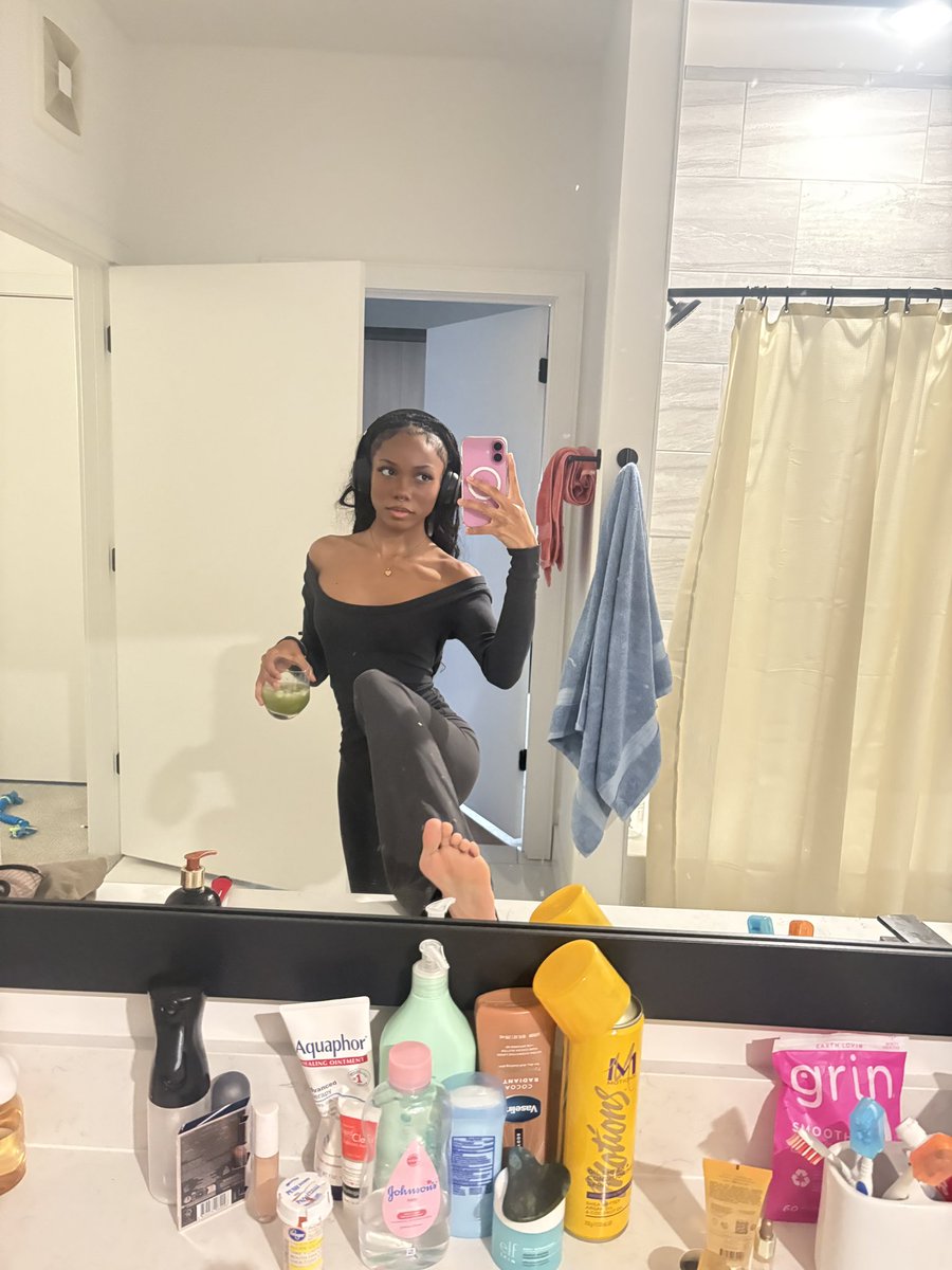riri 🐞 tweet media
