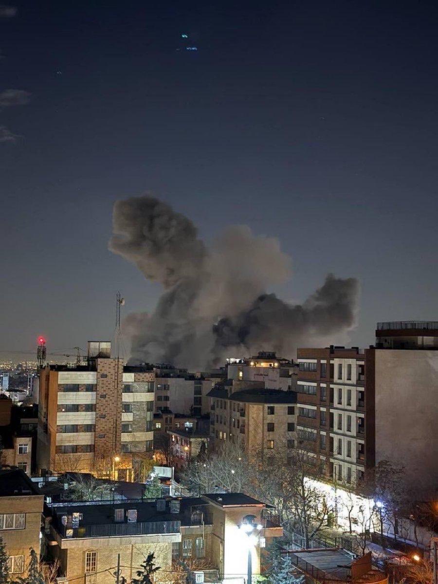 Seyfipolat01's tweet photo. 💥 Tahran bombalanıyor https://t.co/488gxd8ded