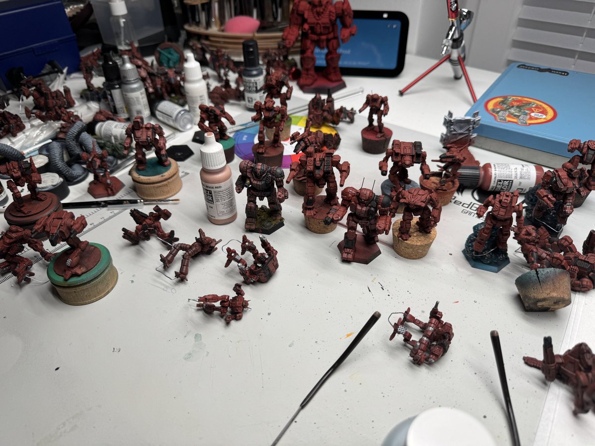 _1N51_'s tweet photo. Who doesn't love #batchpainting???
Well. Erm. I don't tbh
#battletech
#miniaturepainting
#minipainting https://t.co/LnMVRfDt9S