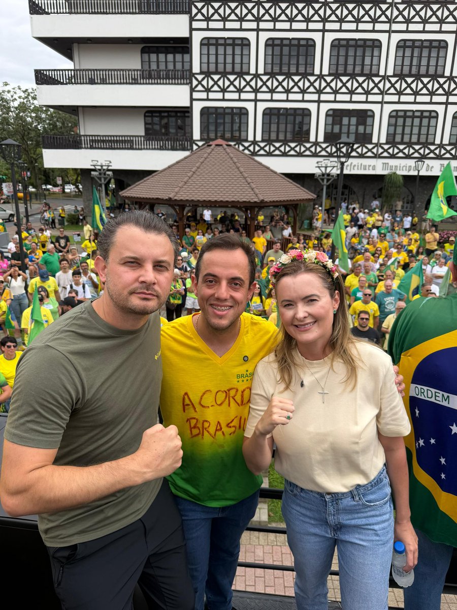 Júlia Zanatta tweet media