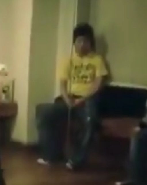 이 영상의 킬포는 사실 구석에 꾸겨져있는 꼬맹이임