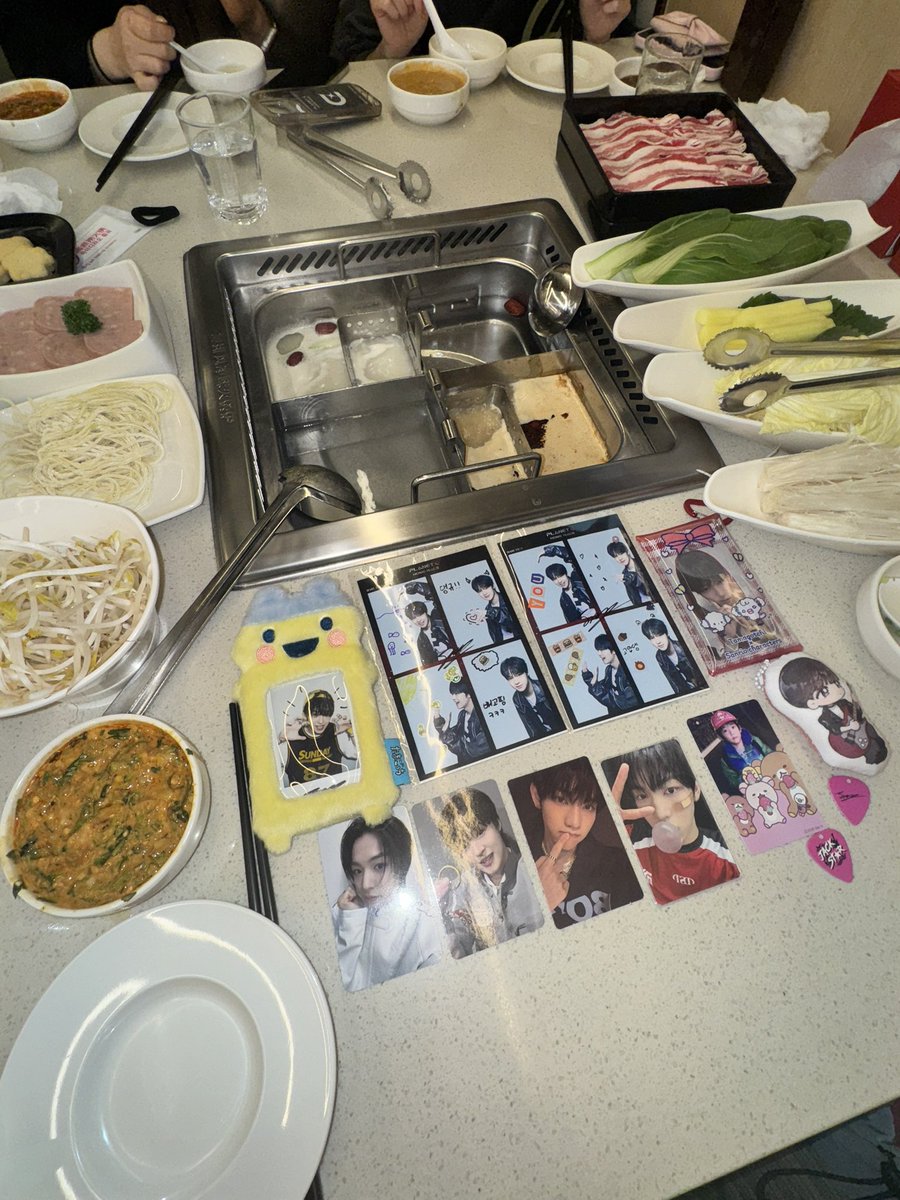 eaaiui's tweet photo. 🎂🥢 https://t.co/RREs6pKu10