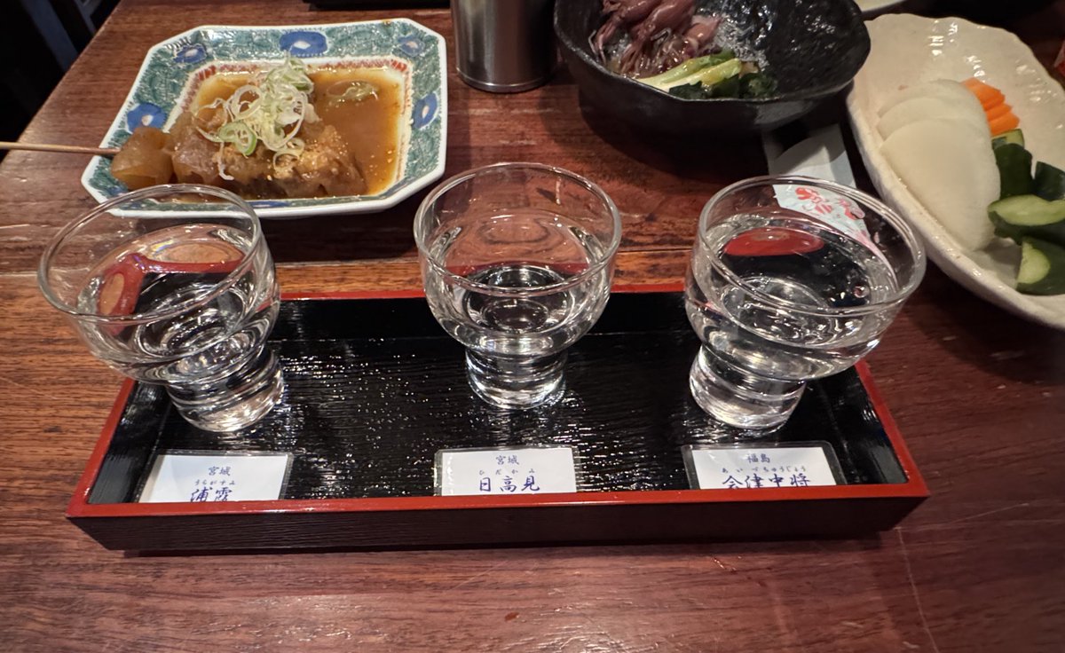 dona_chide's tweet photo. 日本酒飲み比べ🍶チェイサーでハイボールとかバカみたいな飲み方したせいでだいぶ酔ったけど、たまにはこういう飲み方も好き😋 https://t.co/kxVSxBjHAq