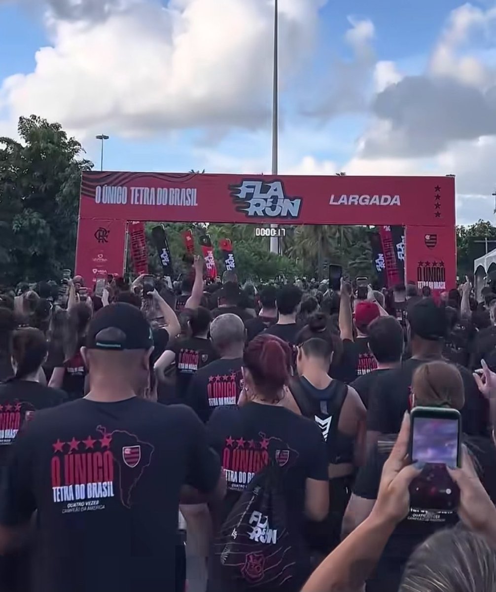 Hoje, no dia do aniversário do Rio de Janeiro, aconteceu a quarta edição da Fla Run, corrida de rua oficial do Flamengo.

Mais de seis mil atletas compareceram ao Aterro do Flamengo, participando de provas com 3km, 5km e 10km de distância.

📷 Reprodução/Instagram