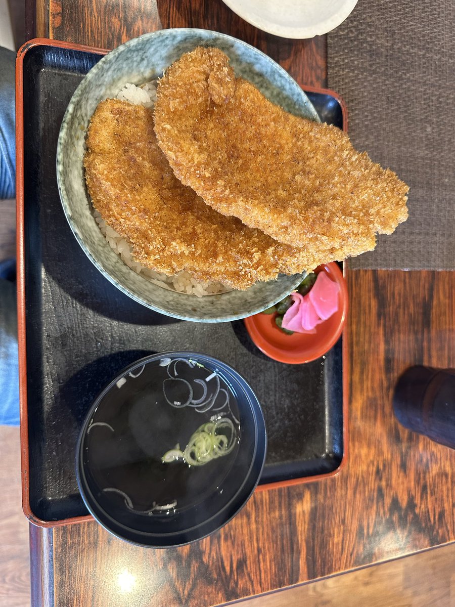 yasu113028's tweet photo. 28日秩父方面にツーリング
有間ダム、後ろの白いのは雲ではない、あれが飛びまくってた！写真だけ撮ってすぐ移動。お昼はわらじカツ食べて満足、もう電熱いらないね春ですね😊 https://t.co/rbVIyKpNZn
