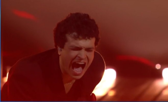 TheQueenBulsara's tweet photo. L'urlo di Leo Gassmann sulla cover di Cocciante... 
#Sanremo2026 #DomenicaIn https://t.co/LnSA8CydXy