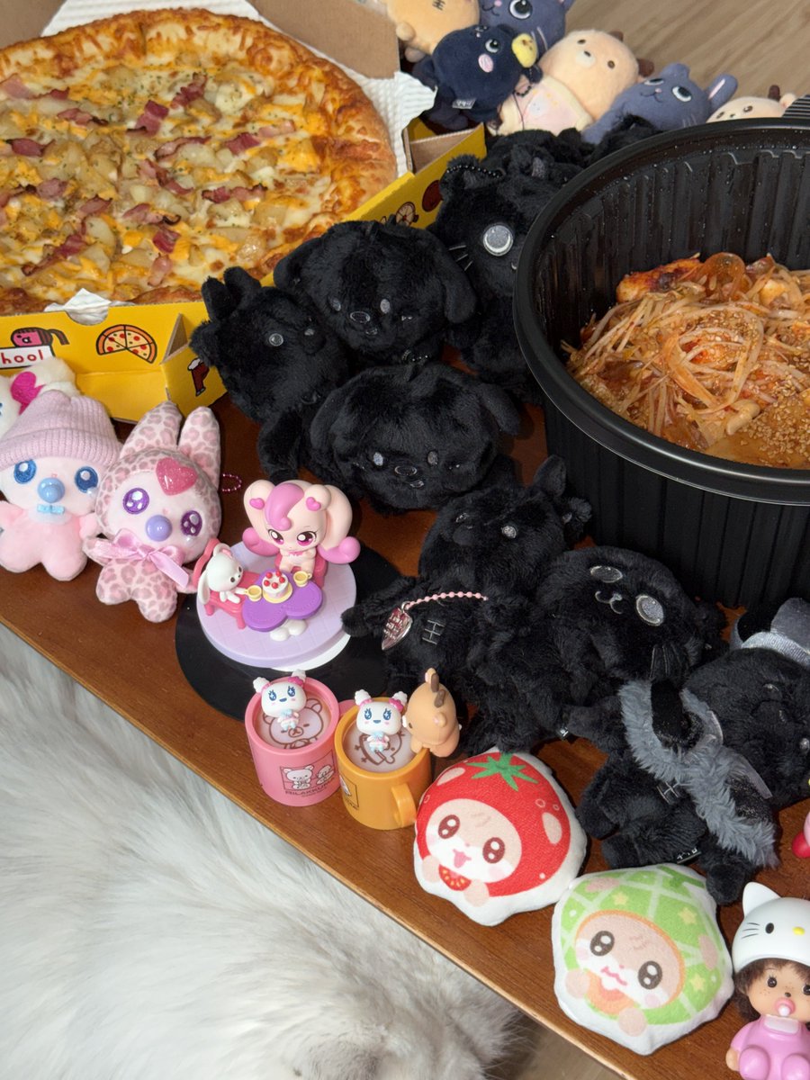 ? 잠깐자다깼더니 티비부서져있음ㅋㅋㅋ
암튼어제오늘삐니생축🎂

#원빈이가_여는_3월의도입부