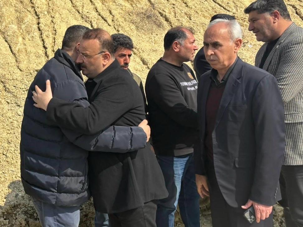 📍 Cenaze Merasimi - Güneykent Mezarlığı 

AK Parti Mersin İl Başkan Yardımcımız Sayın Zafer Şahin Özturan ve İlçe Teşkilatımız ile birlikte;

Önceki Dönem İlçe Yönetim Kurulu Üyemiz Sayın Ümit Köse'nin vefat eden kardeşi merhum Müslüm Köse için taziye ziyaretinde bulunduk.

Köse