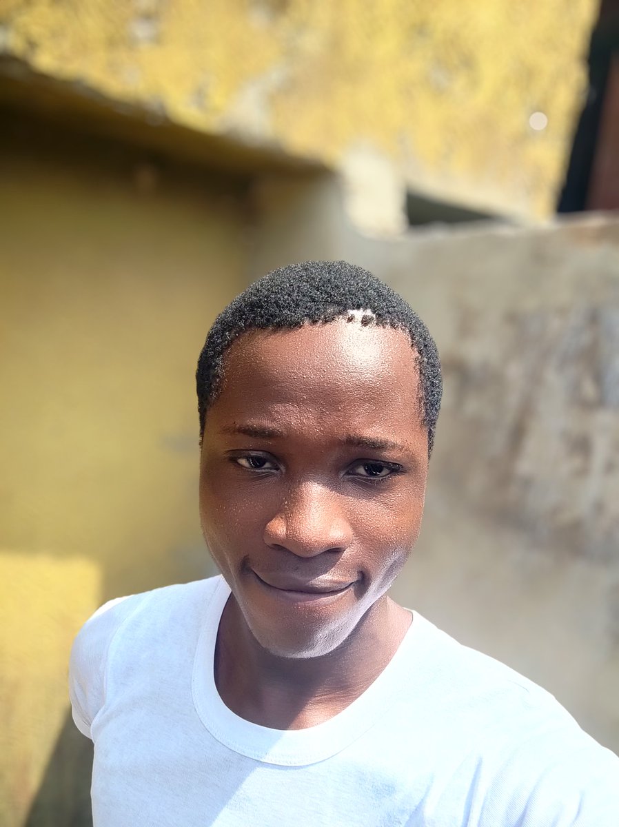 Geo2God's tweet photo. Lets see a picture of you in white. 
please don't Air 🙏🏿🥹. https://t.co/9RBpGJDUVr