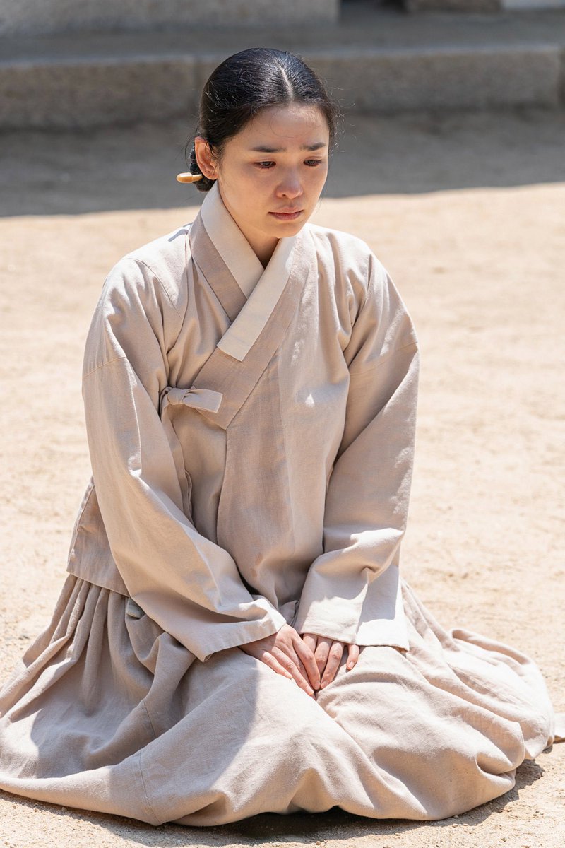 mdctt__'s tweet photo. 시작을 개큰빵빠레폭죽터트리면서 하는 여자… https://t.co/isSowKeDVK