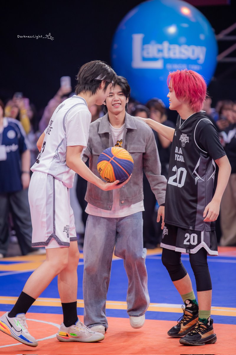 ความอบอุ่น ของพวกก้อน

May the best 'O' win!

#O2basketboymatch5
#NexT1DE_DORN #DORN #DornKhumraj #佑泷
#NexT1DE_THIO #THIOTHAMM #THIO #ไทโอ
#NexT1DE_Omar #tOmar #唐奥玛 #OmarTang