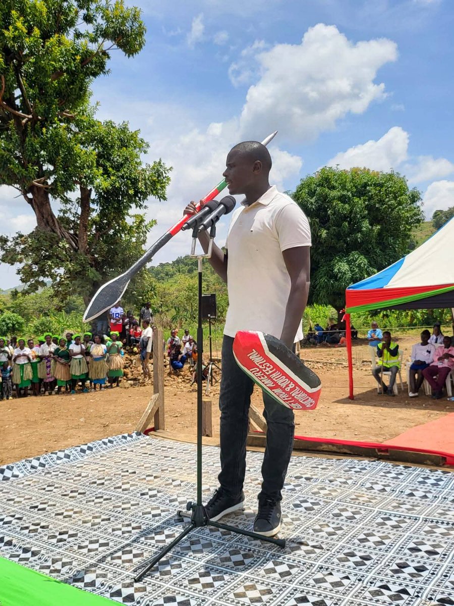 Meru_Jargon's tweet photo. Igembe South MP Hon. John Paul handed a Spear and Shield by Ameru elders as a sign of responsibility handed to him to go and fight for their interests while protecting them at the National level. 
#KaanaNgûî https://t.co/3hIRTrWBKM