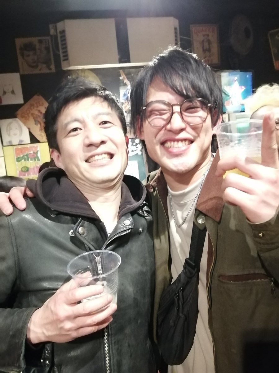 hatakengoes's tweet photo. HACHIDORI打ち上げで若いバンドマンに話しかけられて嬉しかった笑。REMEMBERが好きと言ってくれたTHE ERIC MARK'Sボーカルそーすけ。我々は褒められると喜びます。 https://t.co/1KjXtQPCe6